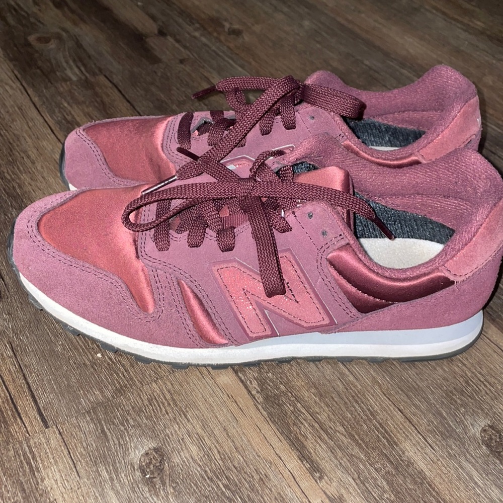 Maroon New Balance 373